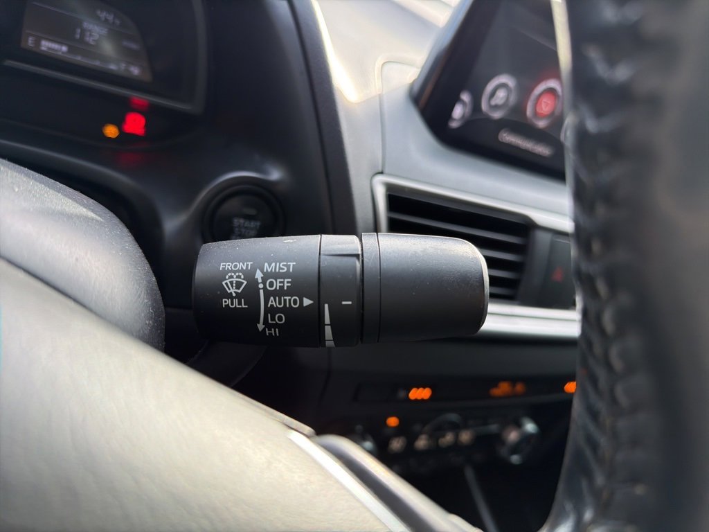 Used 2018 MAZDA MAZDA3 Touring image 14