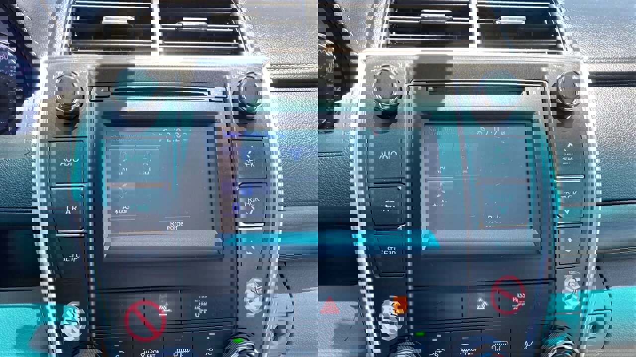 Used 2017 Toyota Camry LE image 10