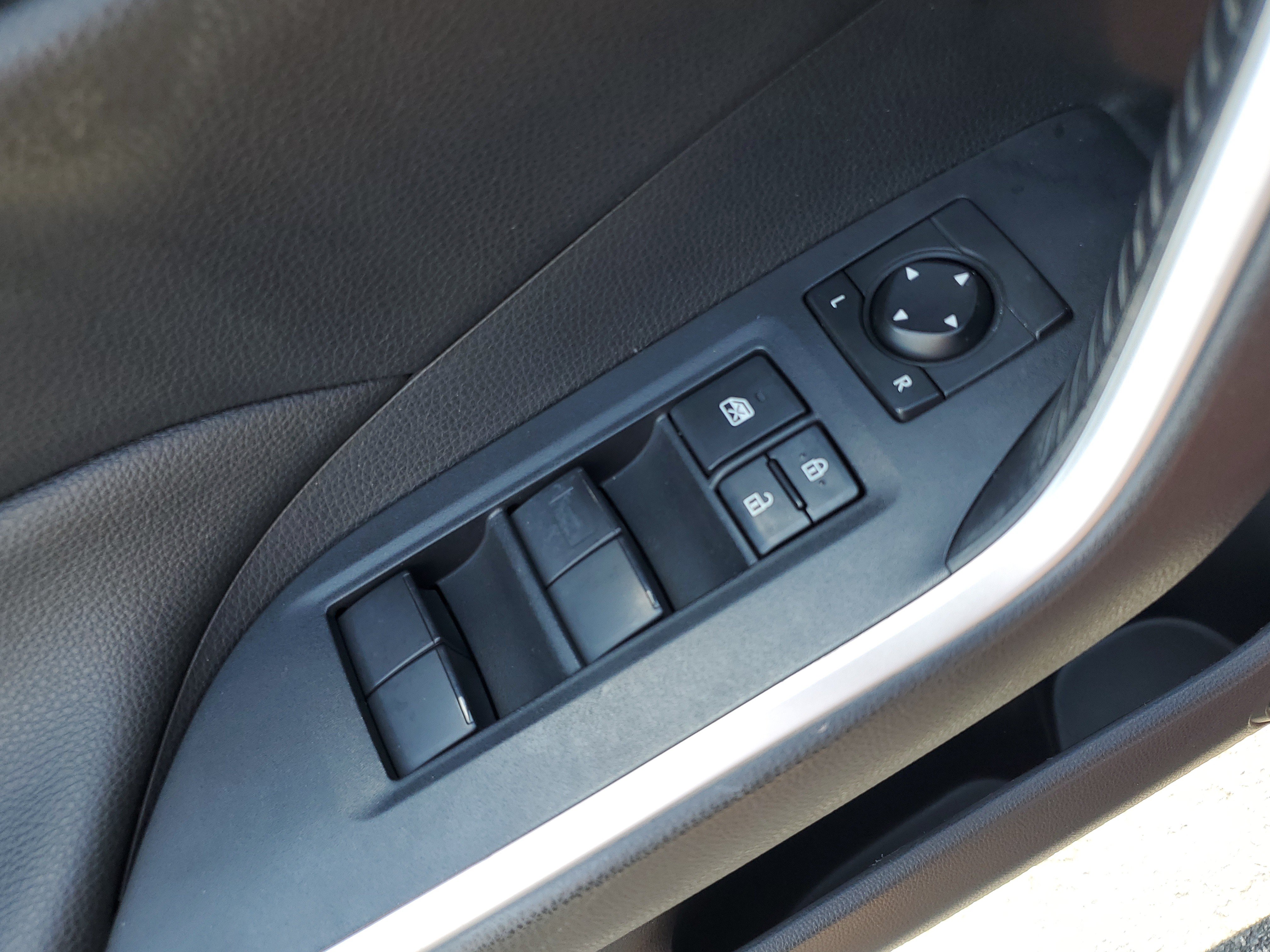 Used 2019 Toyota RAV4 XLE w/ Convenience Package AWD/4WD image 21