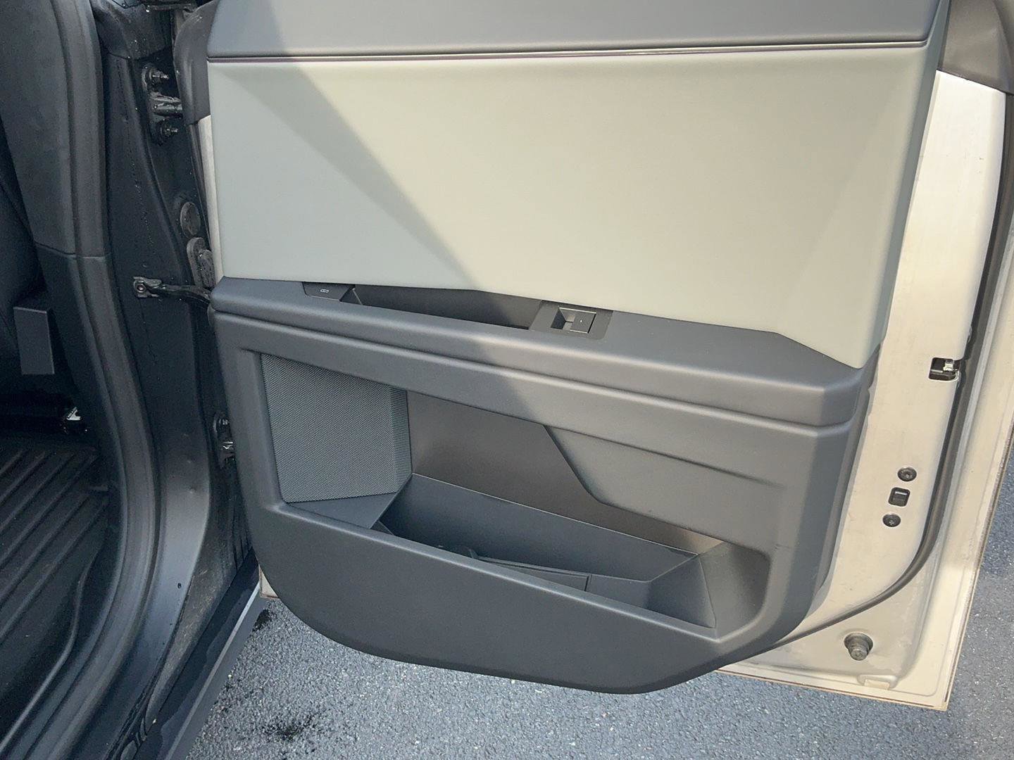 Used 2025 Tesla Cybertruck AWD Crew Cab image 28