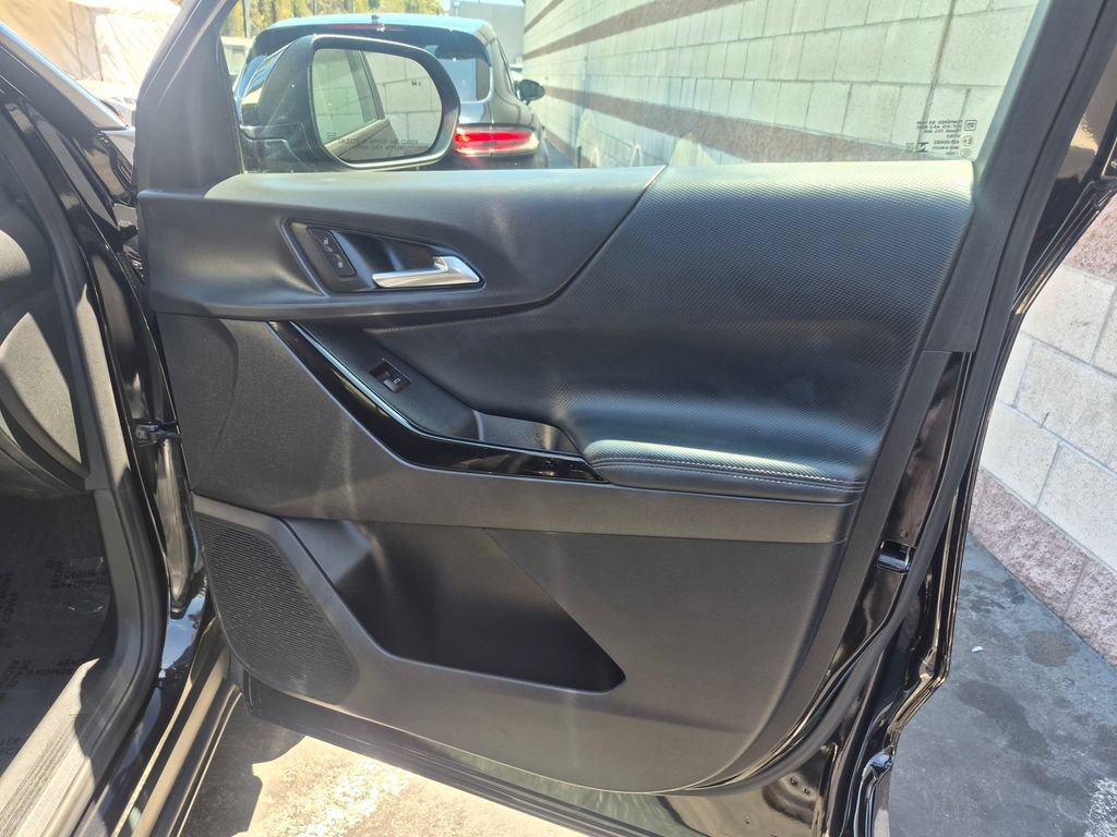 Used 2025 Chevrolet Equinox LT AWD/4WD image 18