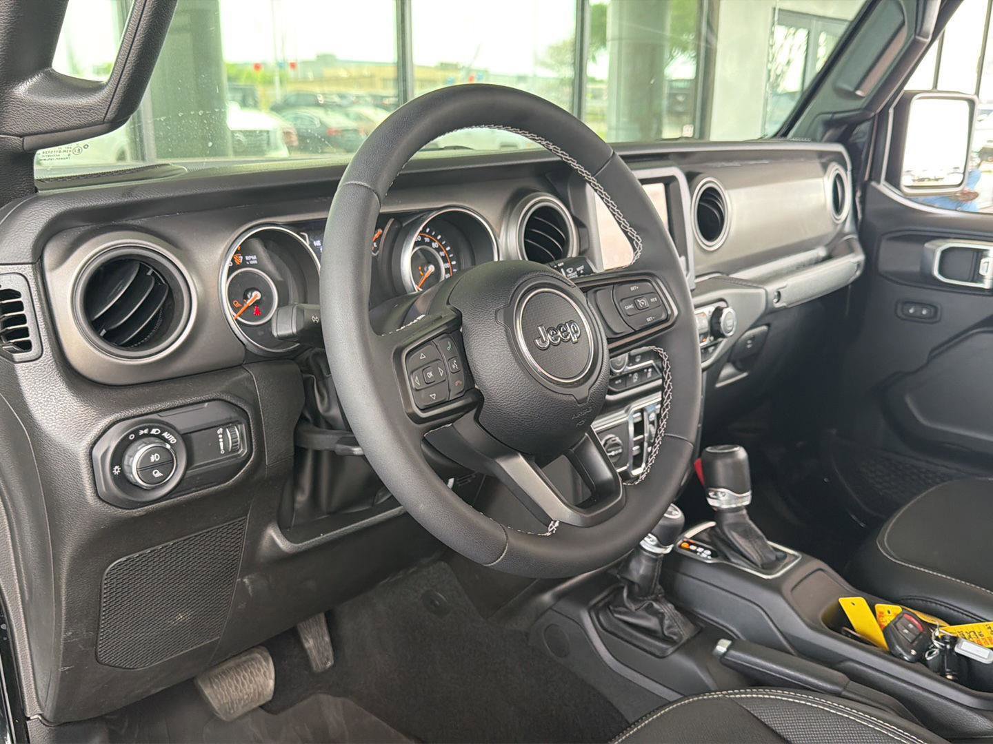 Used 2023 Jeep Gladiator Sport image 16