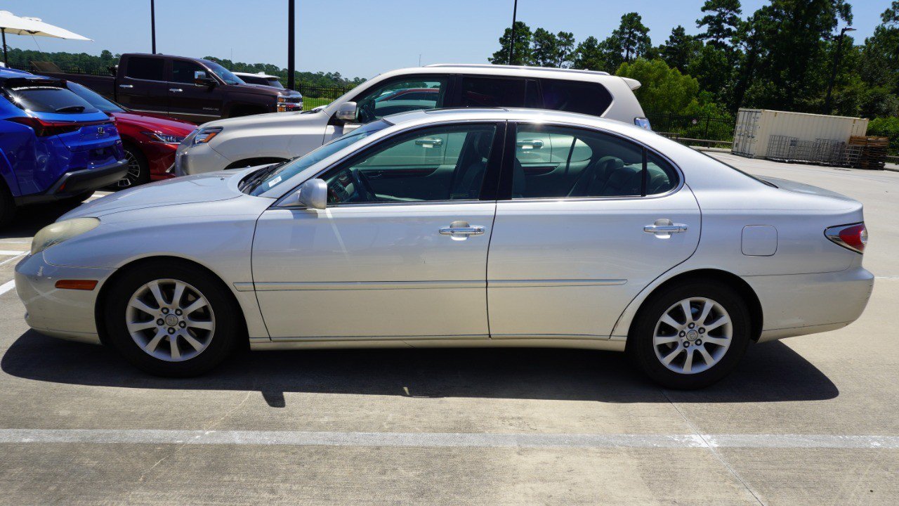 Used 2002 Lexus ES 330 w/ Premium Pkg FWD image 4