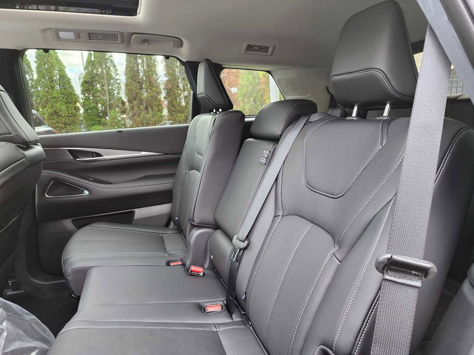 Used 2026 INFINITI QX60 Luxe w/ Cargo Package image 6