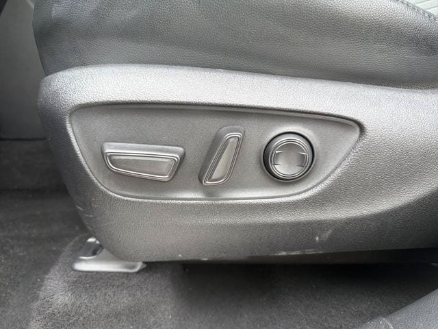 Used 2021 Toyota Highlander XSE FWD image 11