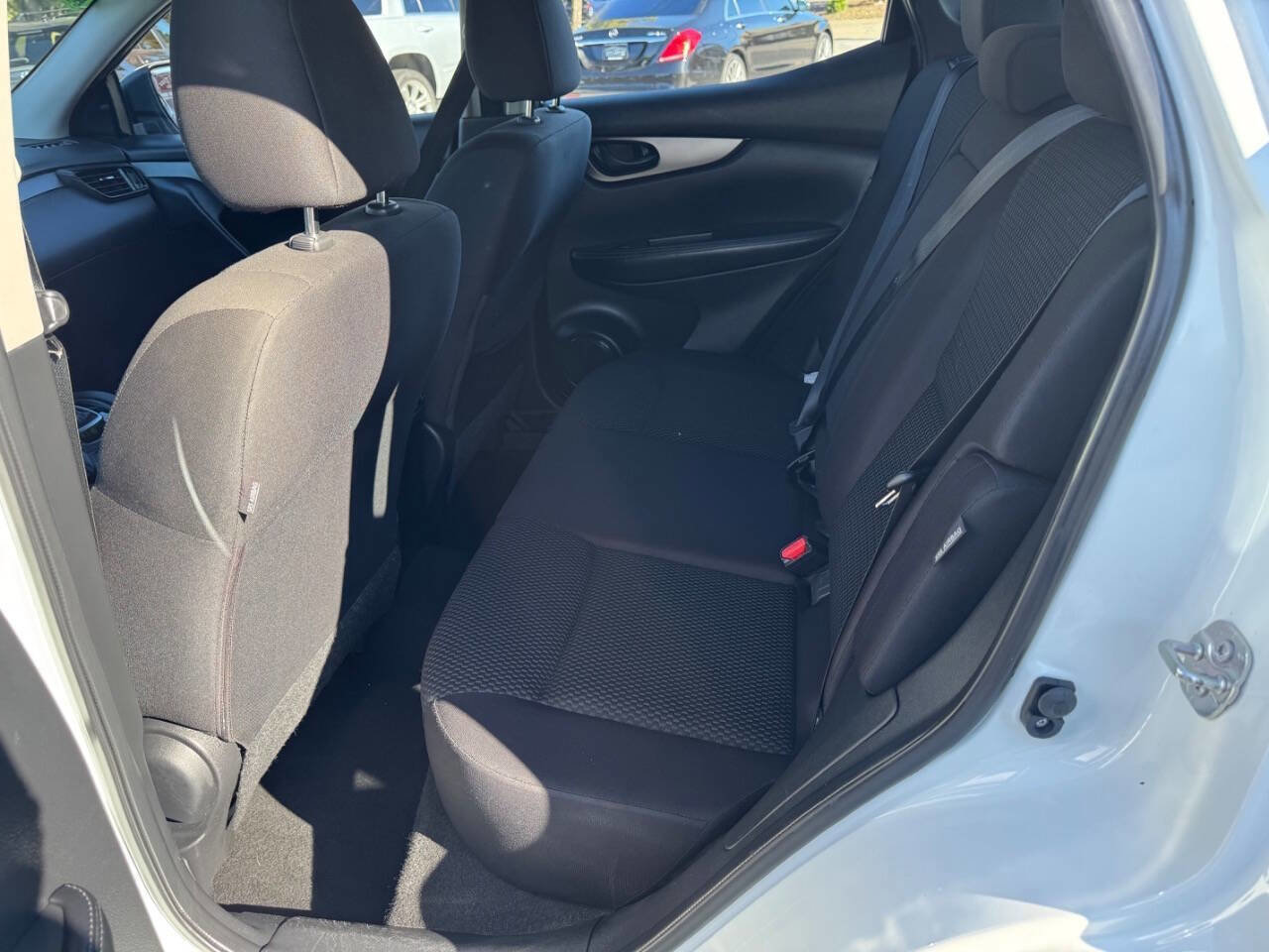 Used 2021 Nissan Rogue Sport S image 16