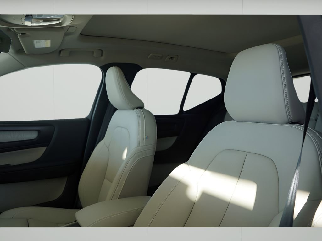 New 2026 Volvo XC40 B5 Ultra w/ Climate Package image 17