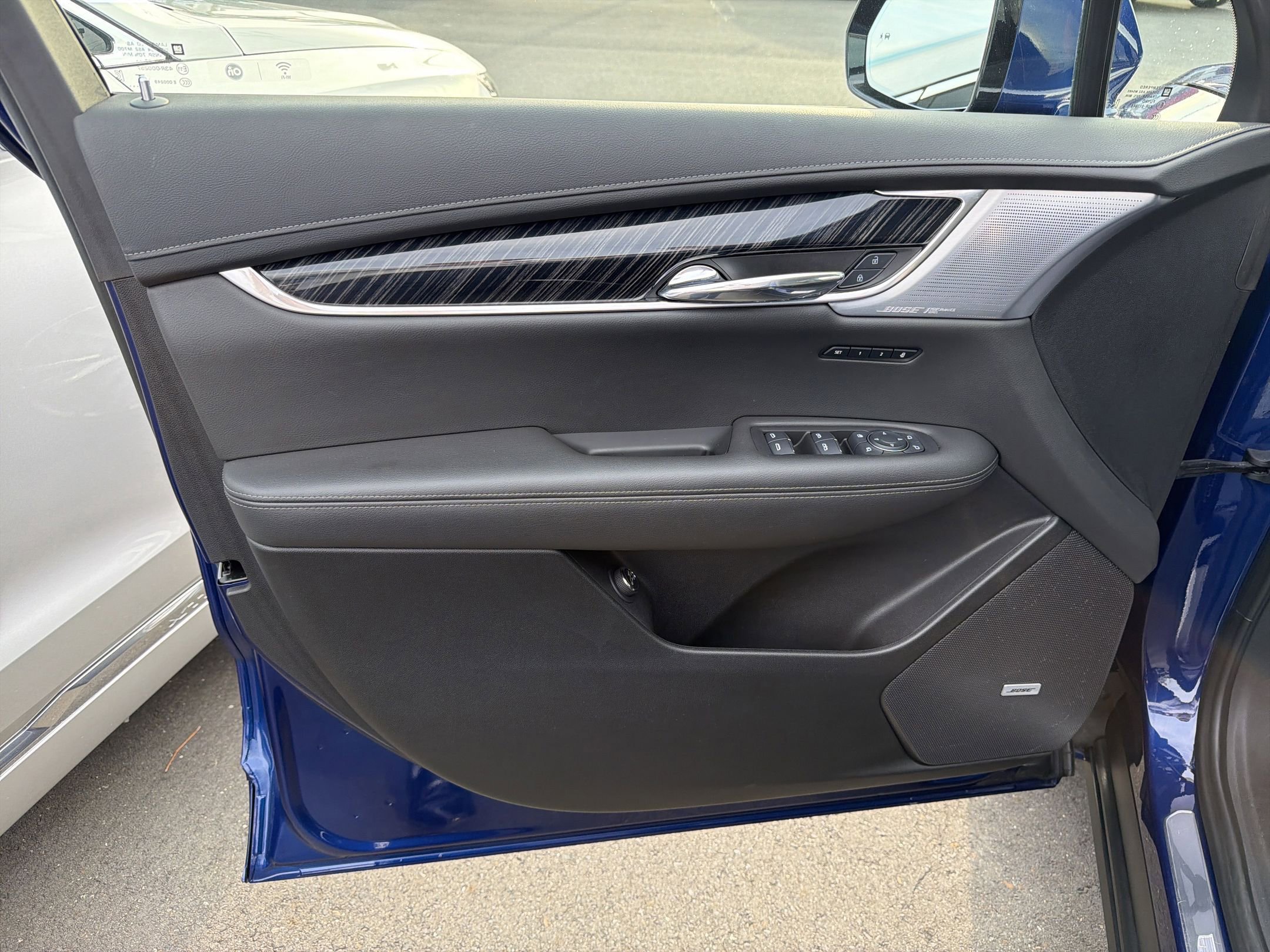 Certified 2025 Cadillac XT6 Premium Luxury image 9
