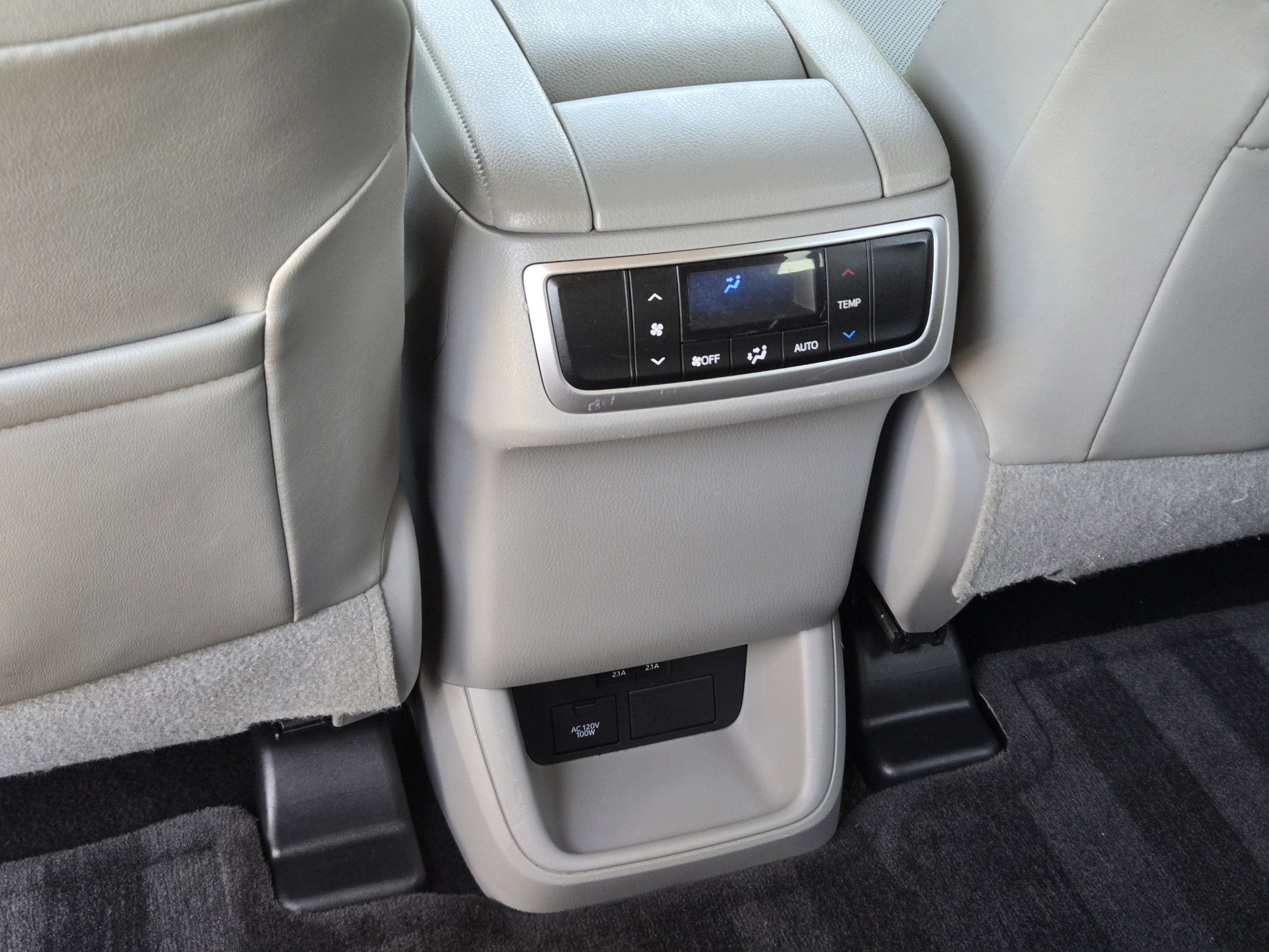 Used 2018 Toyota Highlander Limited FWD image 27