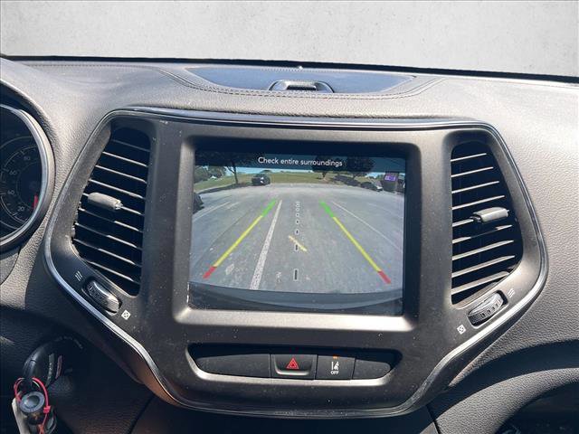 Used 2022 Jeep Cherokee Latitude w/ Sun & Sound Group AWD/4WD image 14