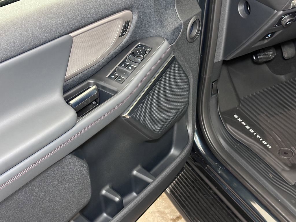 Used 2025 Ford Expedition Max Active image 25