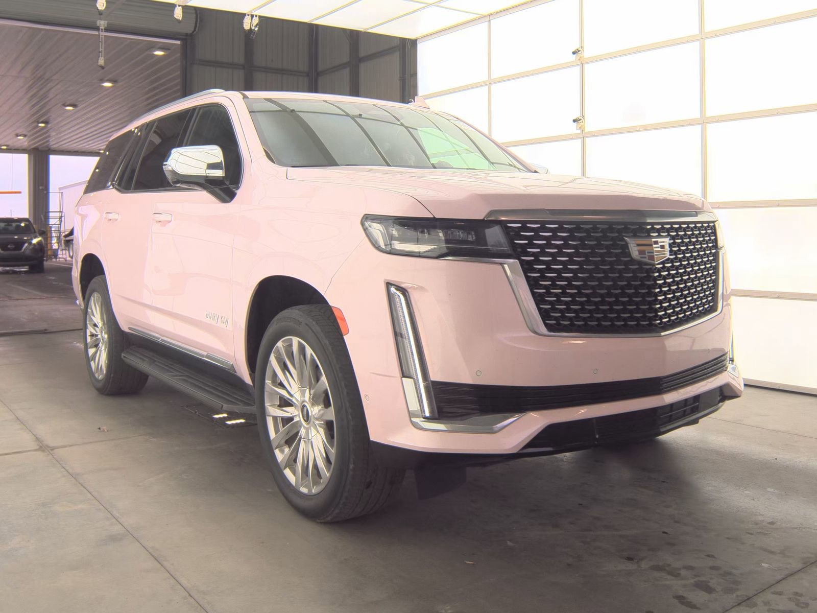 Used 2022 Cadillac Escalade Premium Luxury AWD/4WD image 2