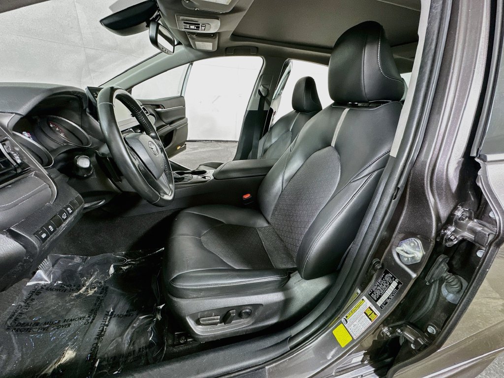 Used 2022 Toyota Camry XSE FWD image 17
