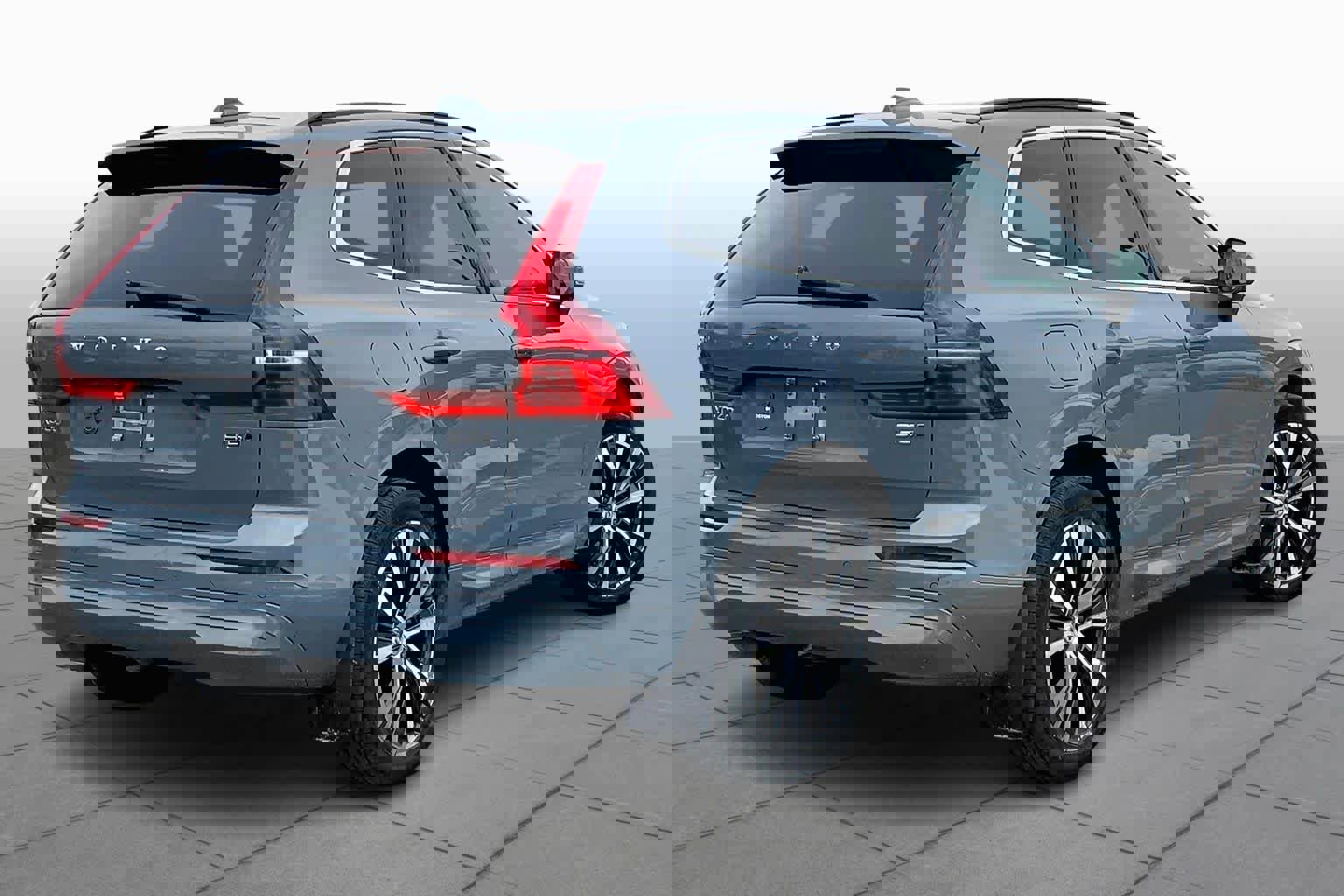 Used 2022 Volvo XC60 B5 Momentum w/ Climate Package image 13