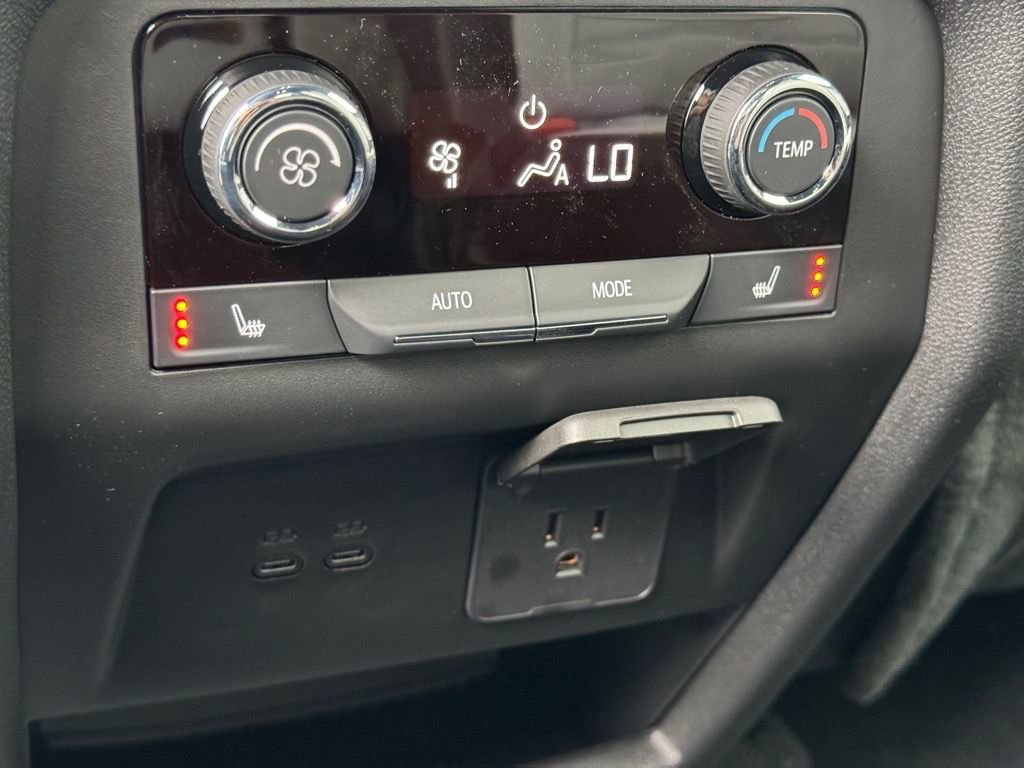 New 2026 Chevrolet Traverse High Country image 10