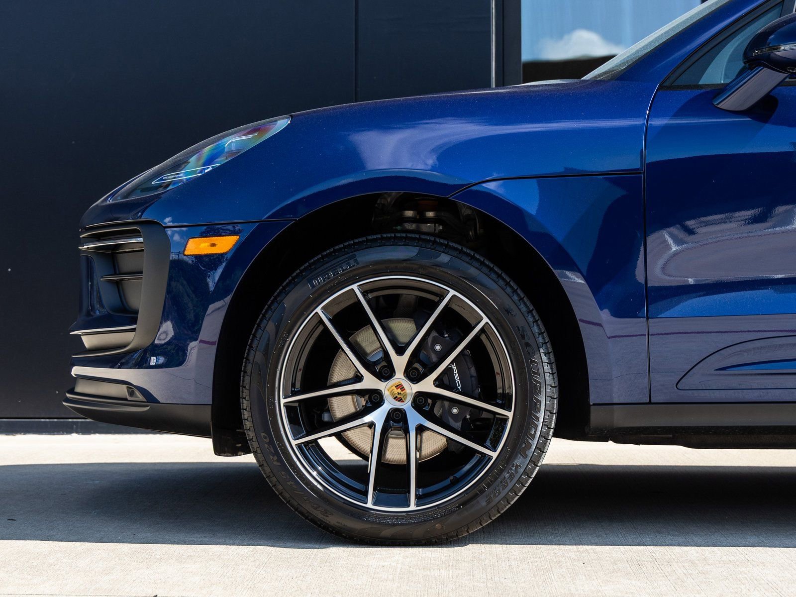 Certified 2025 Porsche Macan image 13