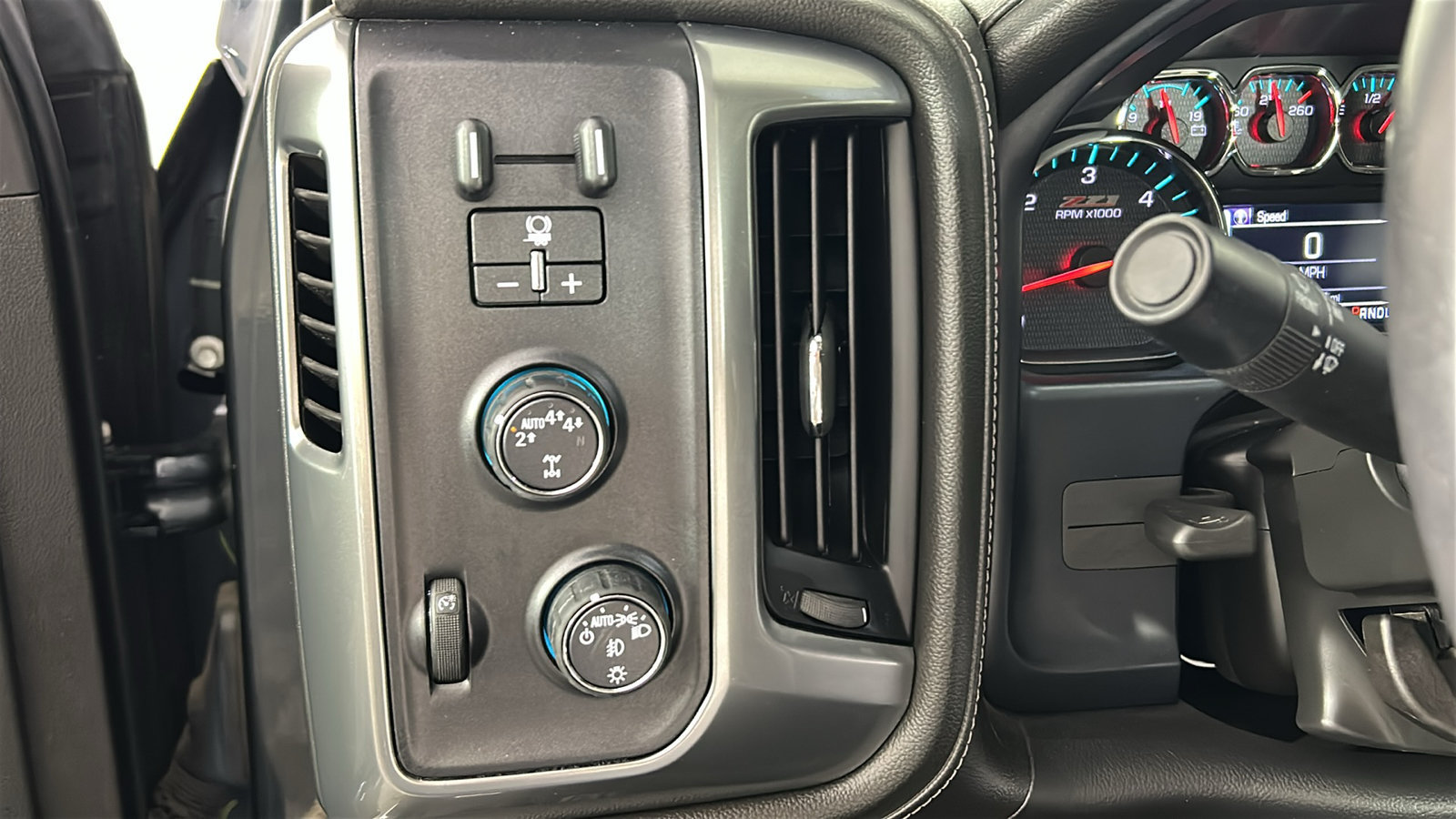 Used 2017 Chevrolet Silverado 1500 LTZ Z71 w/ LTZ Plus Package AWD/4WD image 24