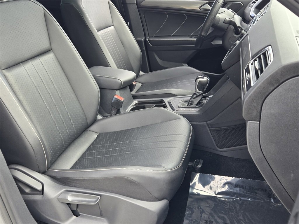 Used 2022 Volkswagen Tiguan SE R-Line image 22