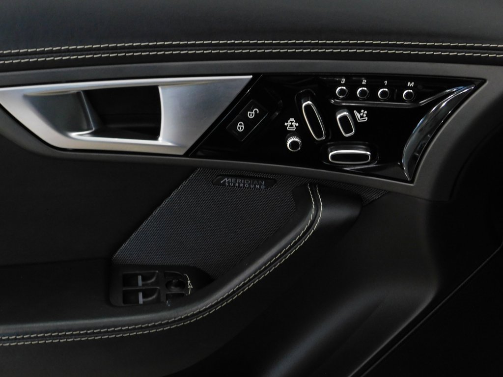 Used 2015 Jaguar F-TYPE R image 36