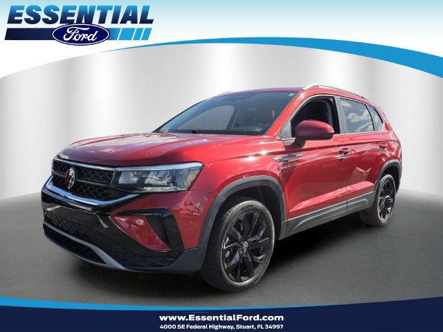 Used 2023 Volkswagen Taos SE w/ Panoramic Sunroof Package FWD image 1