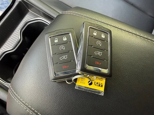 Used 2025 Jeep Grand Cherokee Limited w/ Luxury Tech Group II AWD/4WD image 34