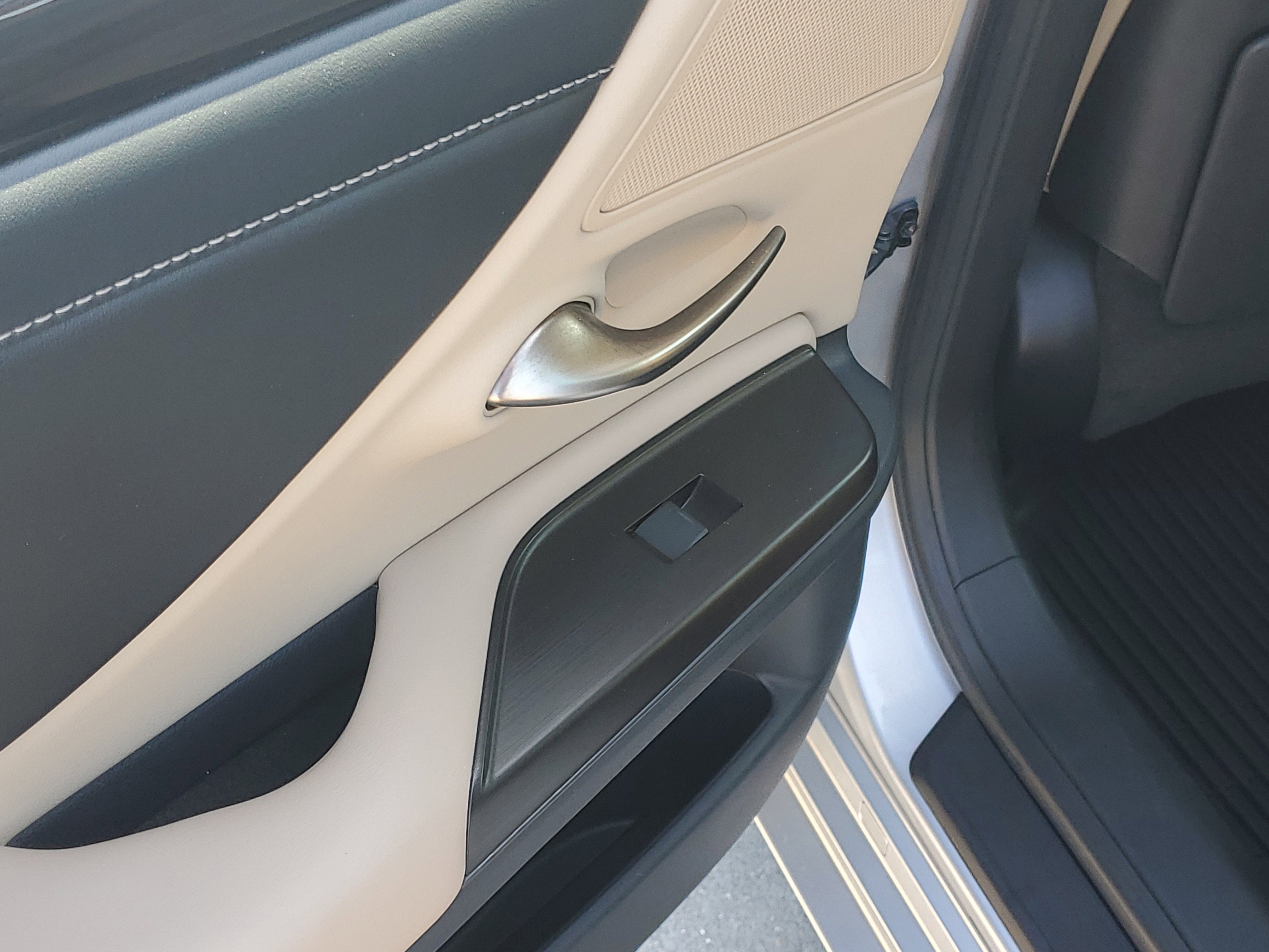 Used 2019 Lexus ES 350 w/ Premium Package FWD image 13