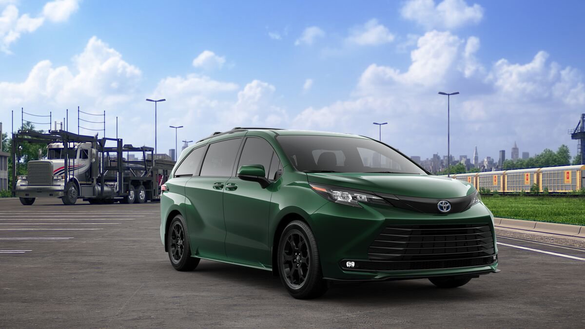 New 2025 Toyota Sienna XLE Woodland Edition image 15