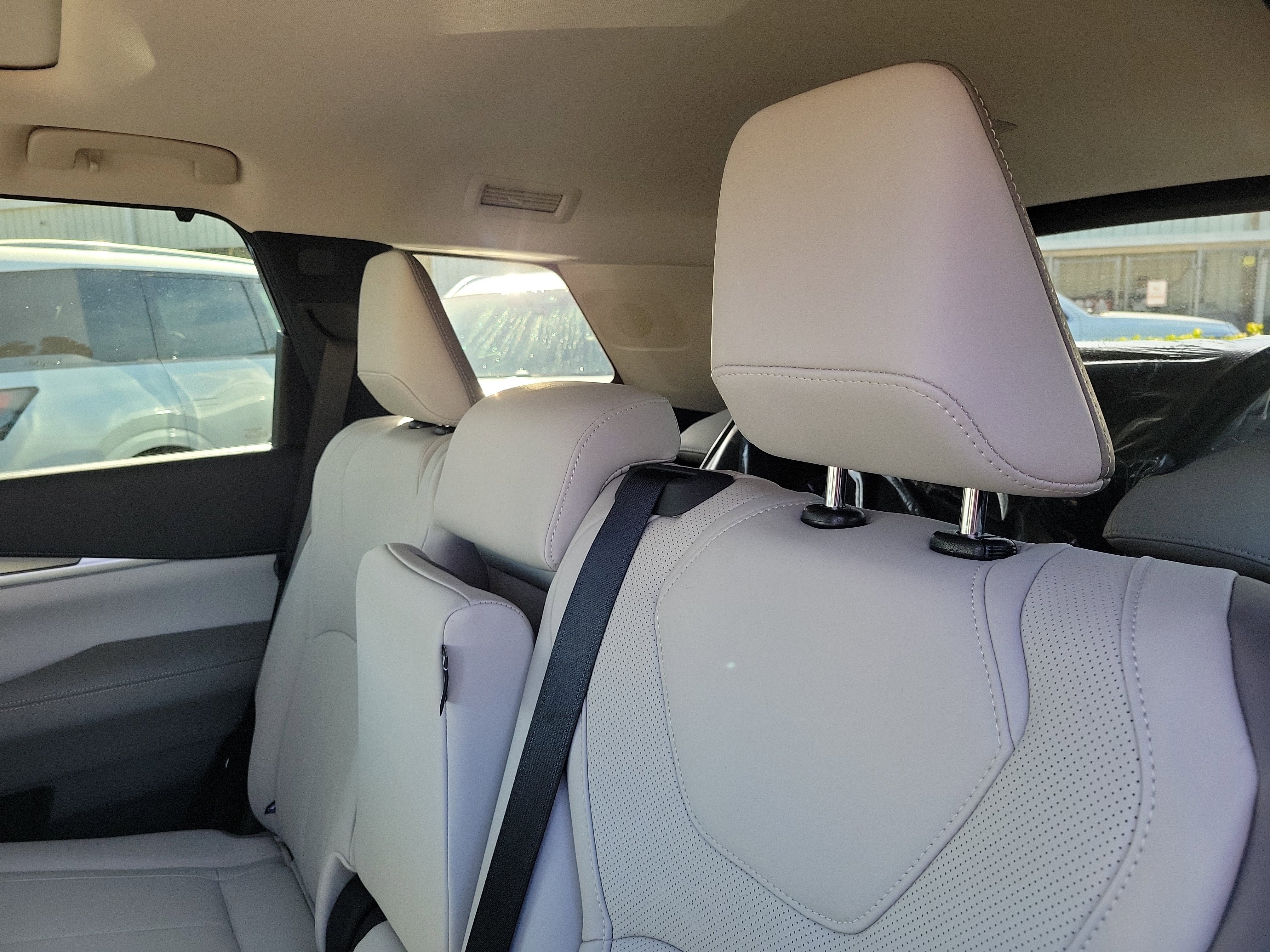 New 2026 INFINITI QX60 Luxe w/ Family Package image 9