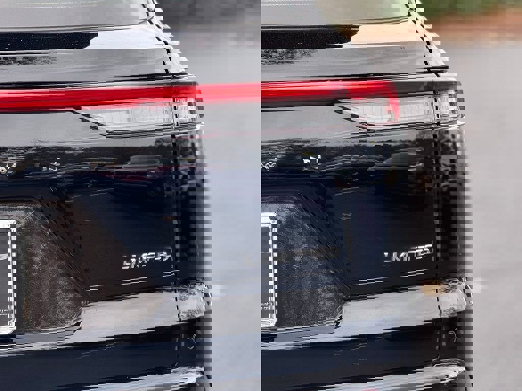 Used 2025 Toyota Crown Signia image 14