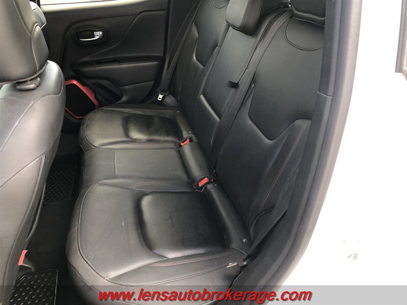 Used 2019 Jeep Renegade Trailhawk AWD/4WD image 18