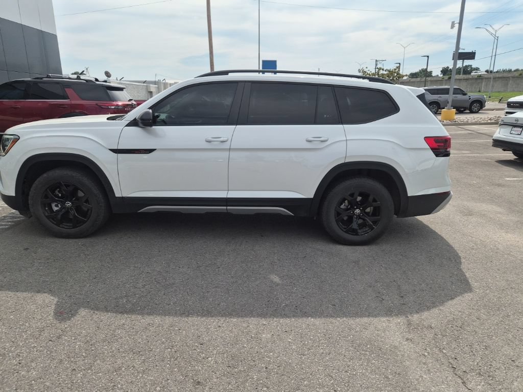 Used 2024 Volkswagen Atlas Peak Edition SEL AWD/4WD image 8