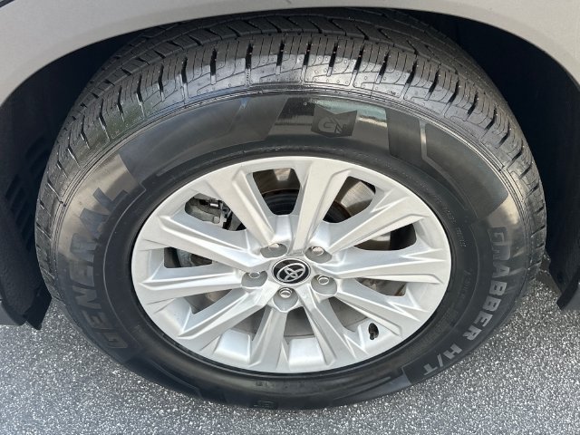 Used 2024 Toyota Grand Highlander AWD image 10