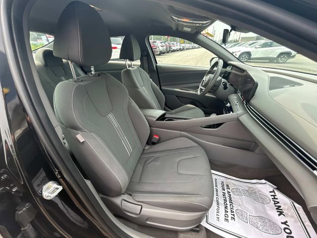 Used 2023 Hyundai Elantra SEL w/ Convenience Package image 16
