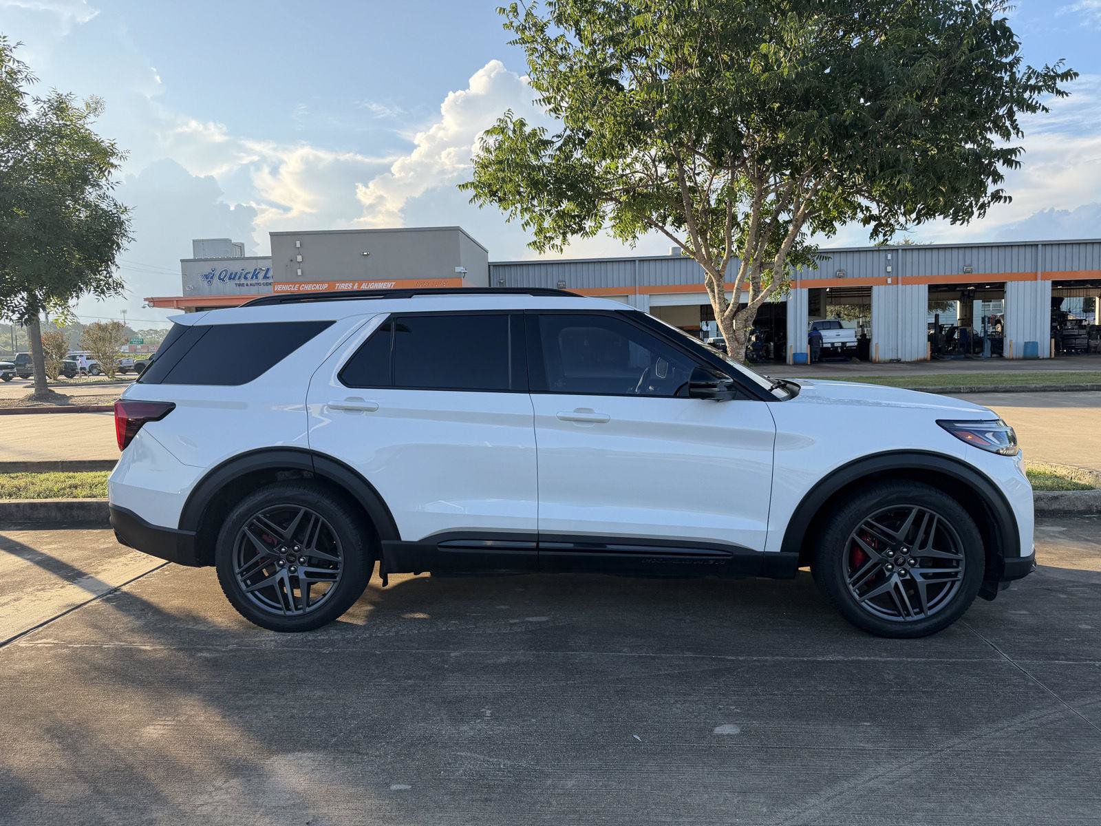 Used 2025 Ford Explorer ST AWD/4WD image 19