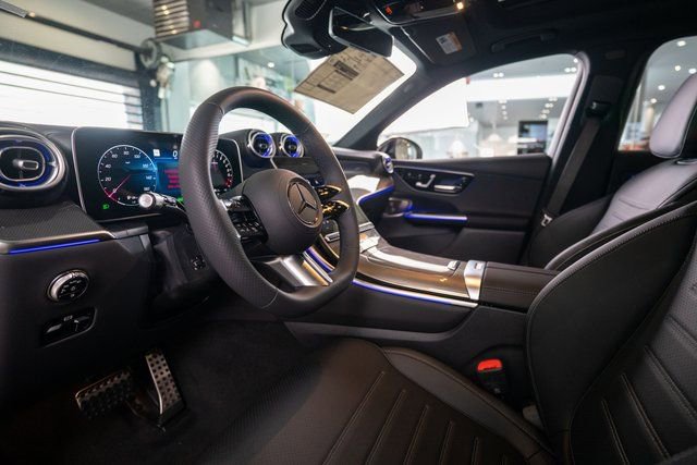 New 2025 Mercedes-Benz GLC 350e 4MATIC image 11