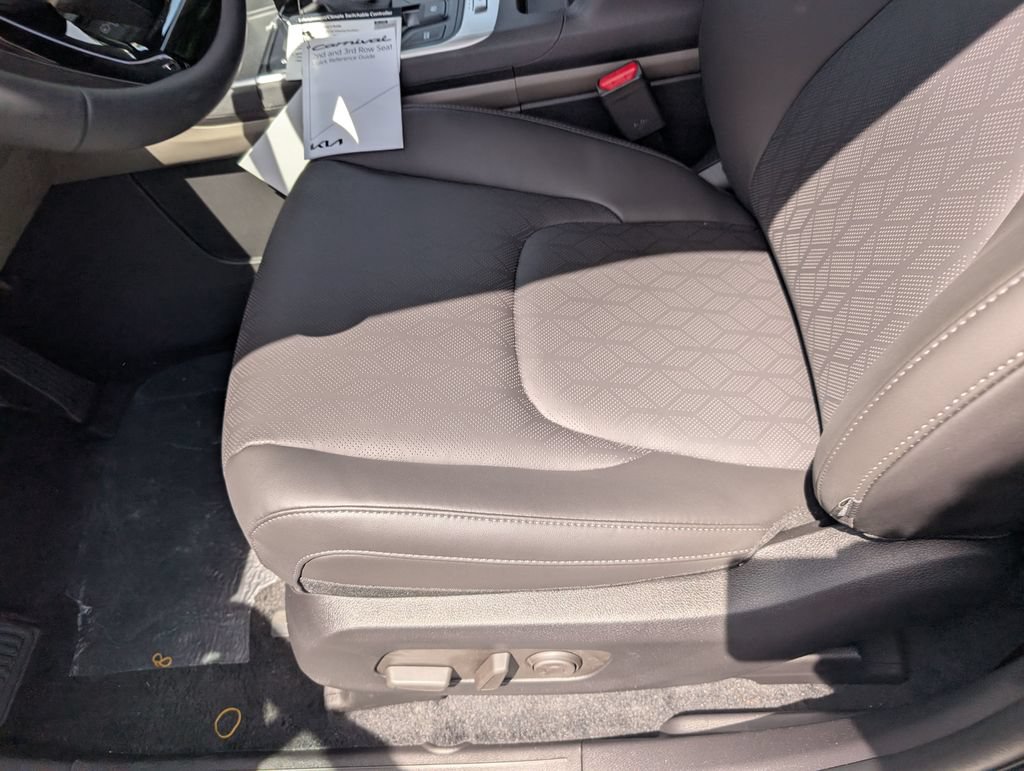 New 2026 Kia Carnival FWD image 21