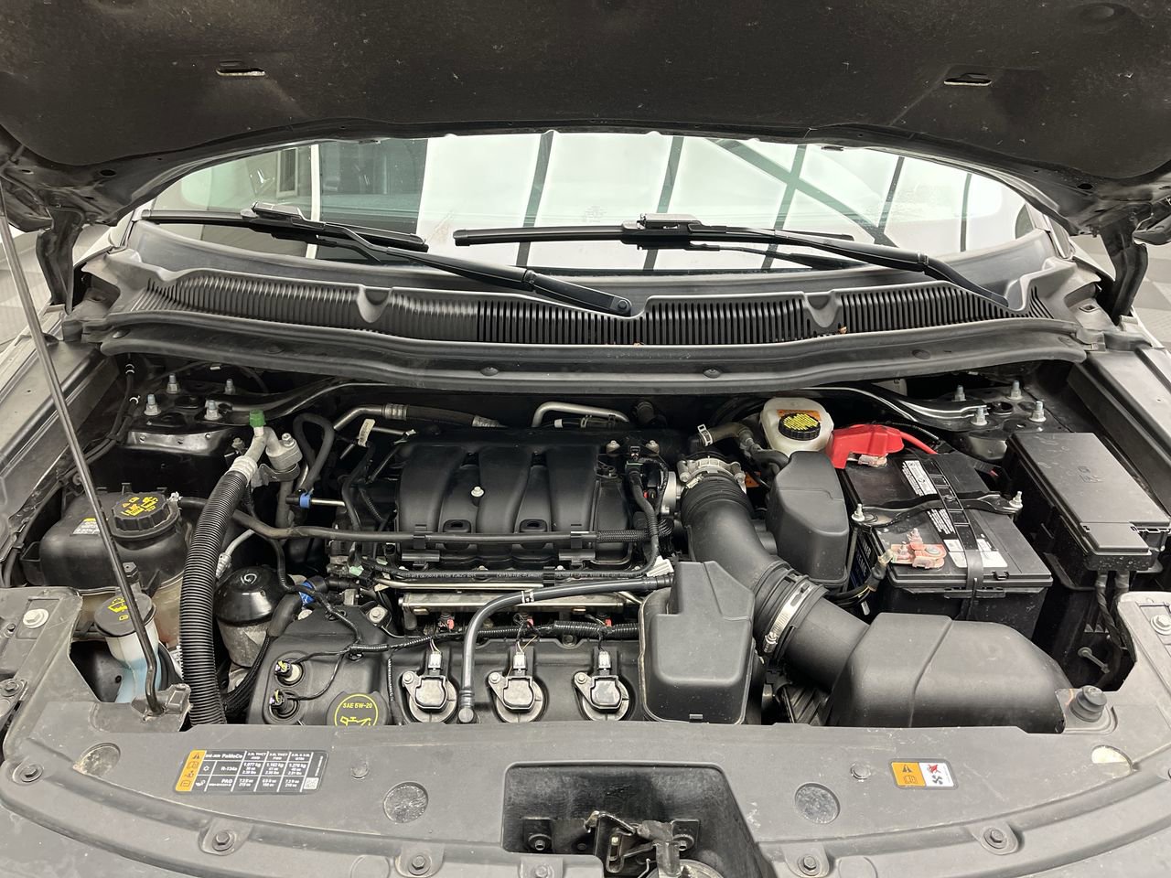 Used 2018 Ford Explorer XLT w/ Equipment Group 202A AWD/4WD image 32