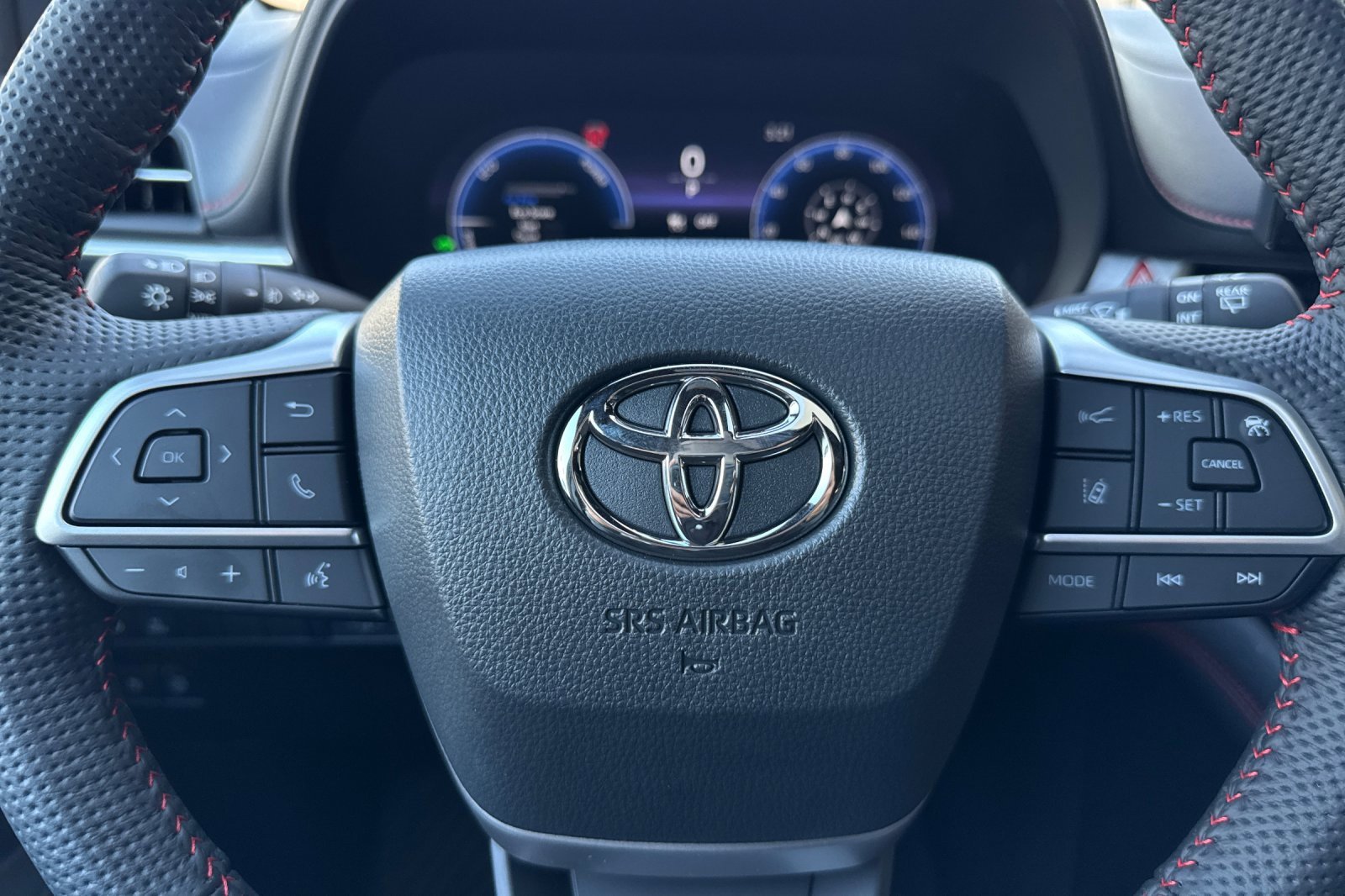 Certified 2025 Toyota Sienna XSE image 31