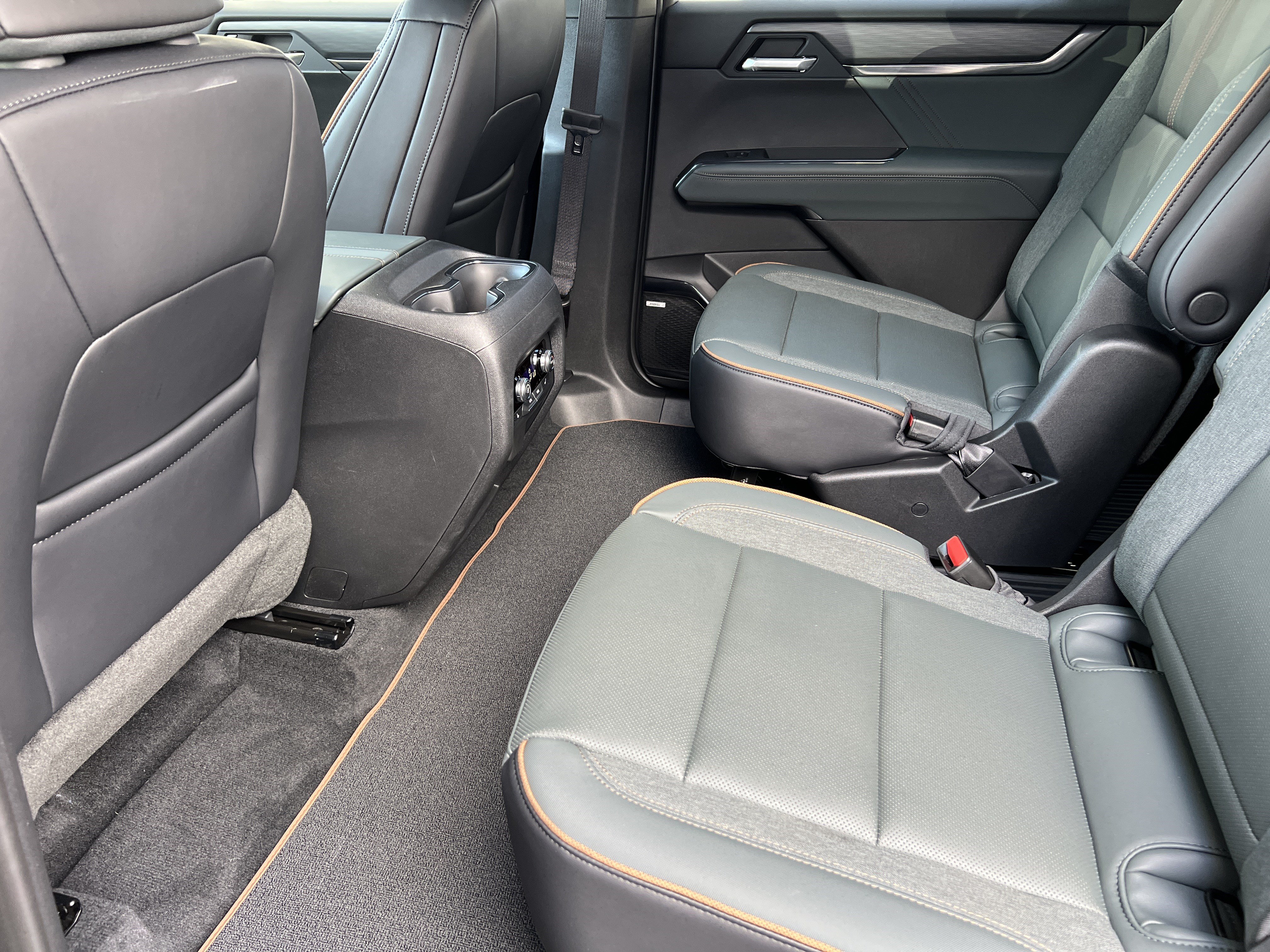 New 2026 GMC Acadia AT4 w/ Luxury Package AWD/4WD image 17
