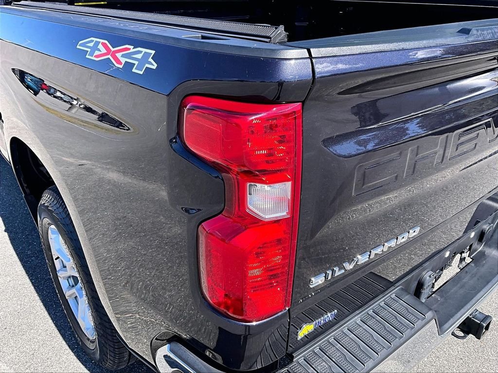 Used 2023 Chevrolet Silverado 1500 LT AWD/4WD image 35