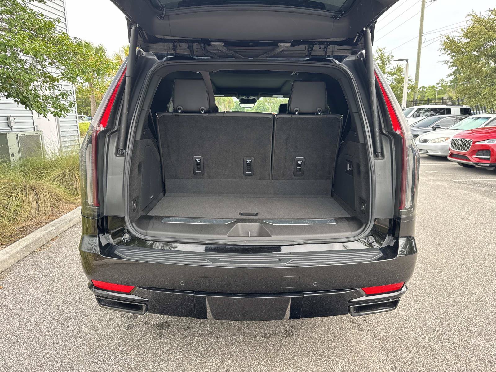 Used 2024 Cadillac Escalade Sport AWD/4WD image 11