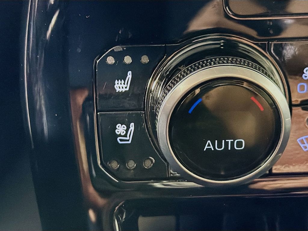 Used 2022 Toyota Highlander Limited image 24