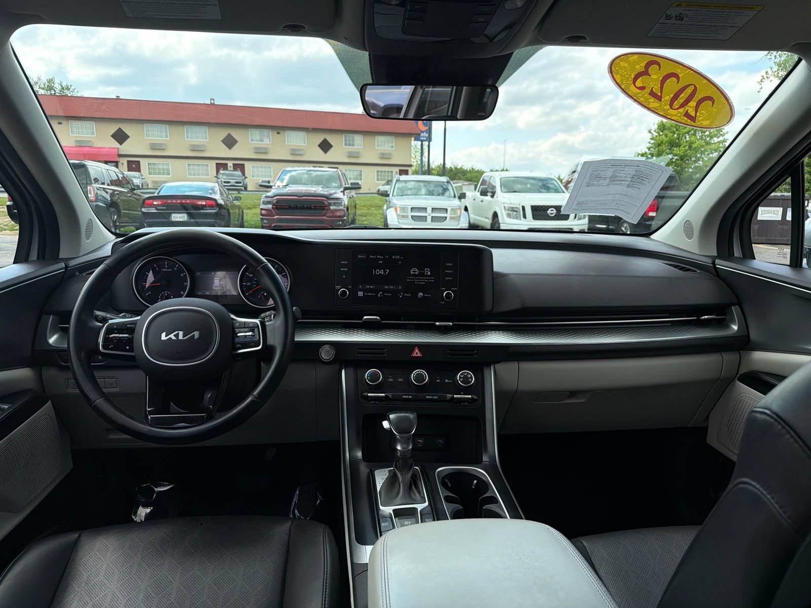 Used 2023 Kia Carnival LX FWD image 15