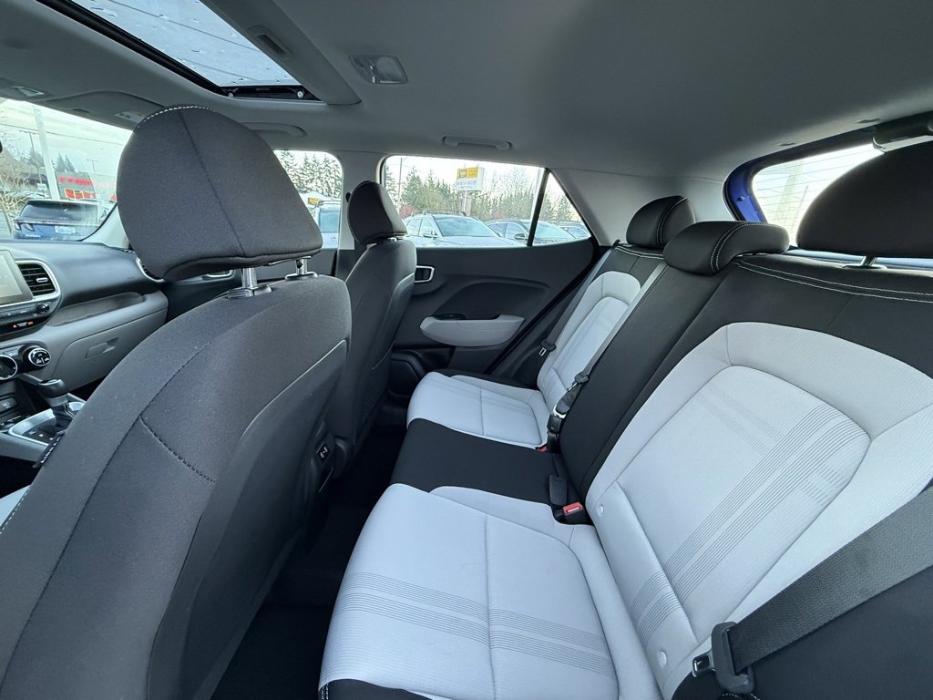 Used 2024 Hyundai Venue SEL image 16