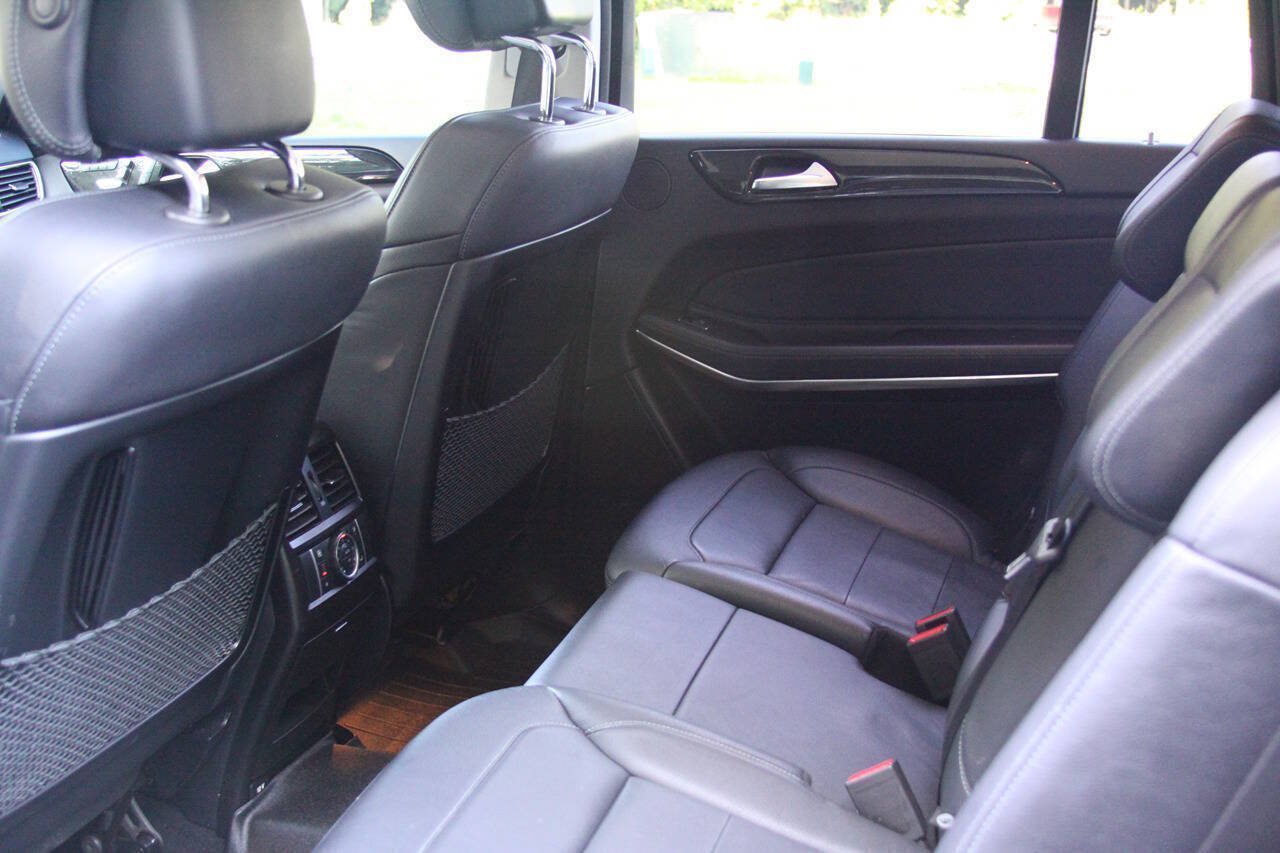 Used 2018 Mercedes-Benz GLS 550 4MATIC w/ Driver Assistance Package image 37