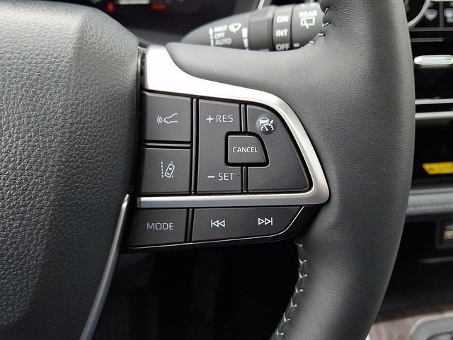 Used 2025 Toyota Highlander Platinum image 23