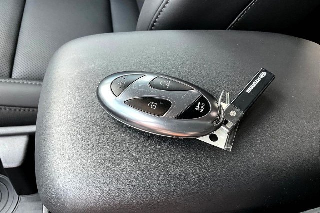 Used 2025 Hyundai Kona Limited AWD/4WD image 35