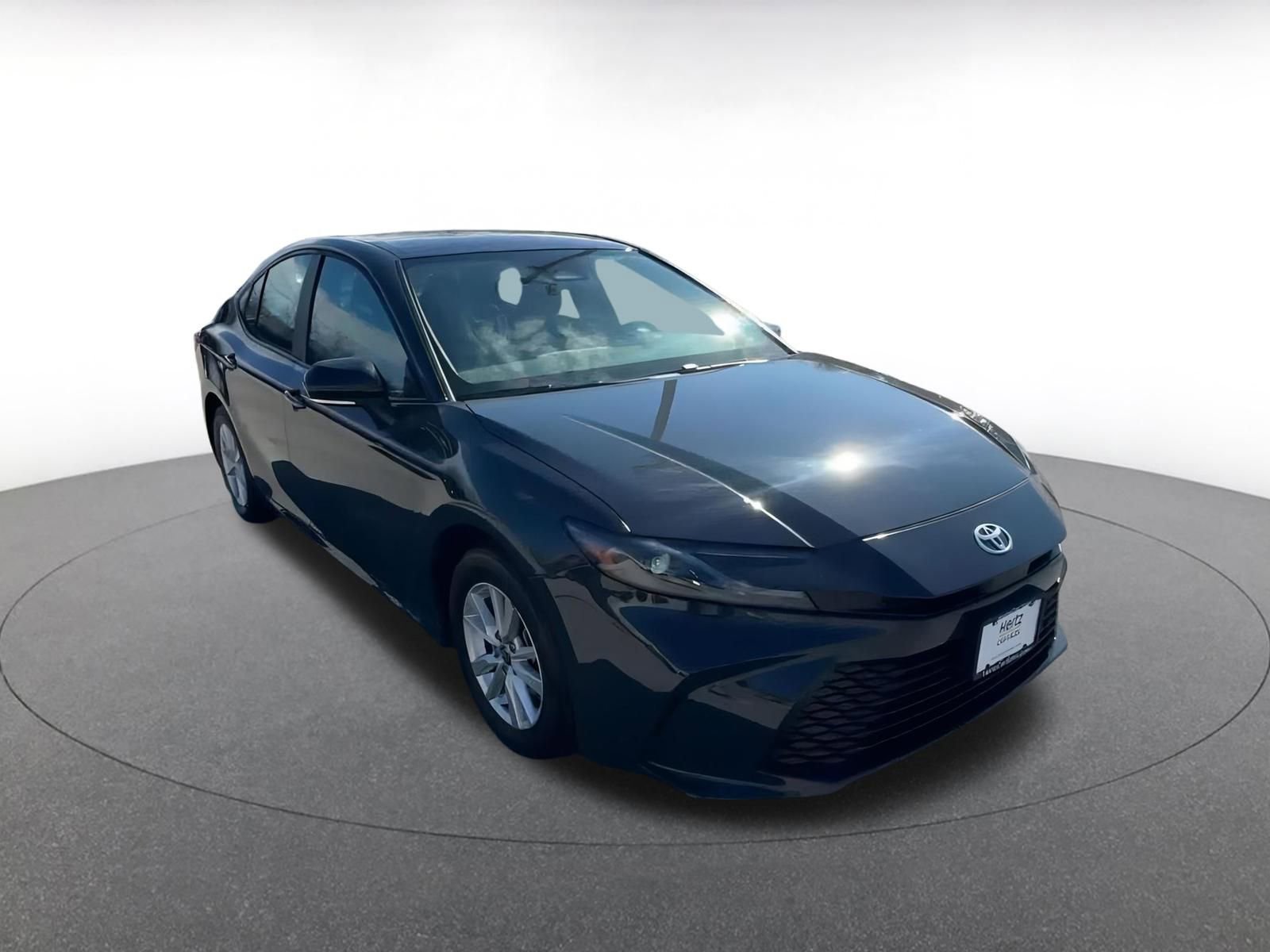 Used 2025 Toyota Camry LE image 3