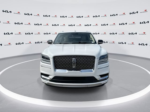Used 2021 Lincoln Navigator Reserve w/ Luxury Package RWD image 3