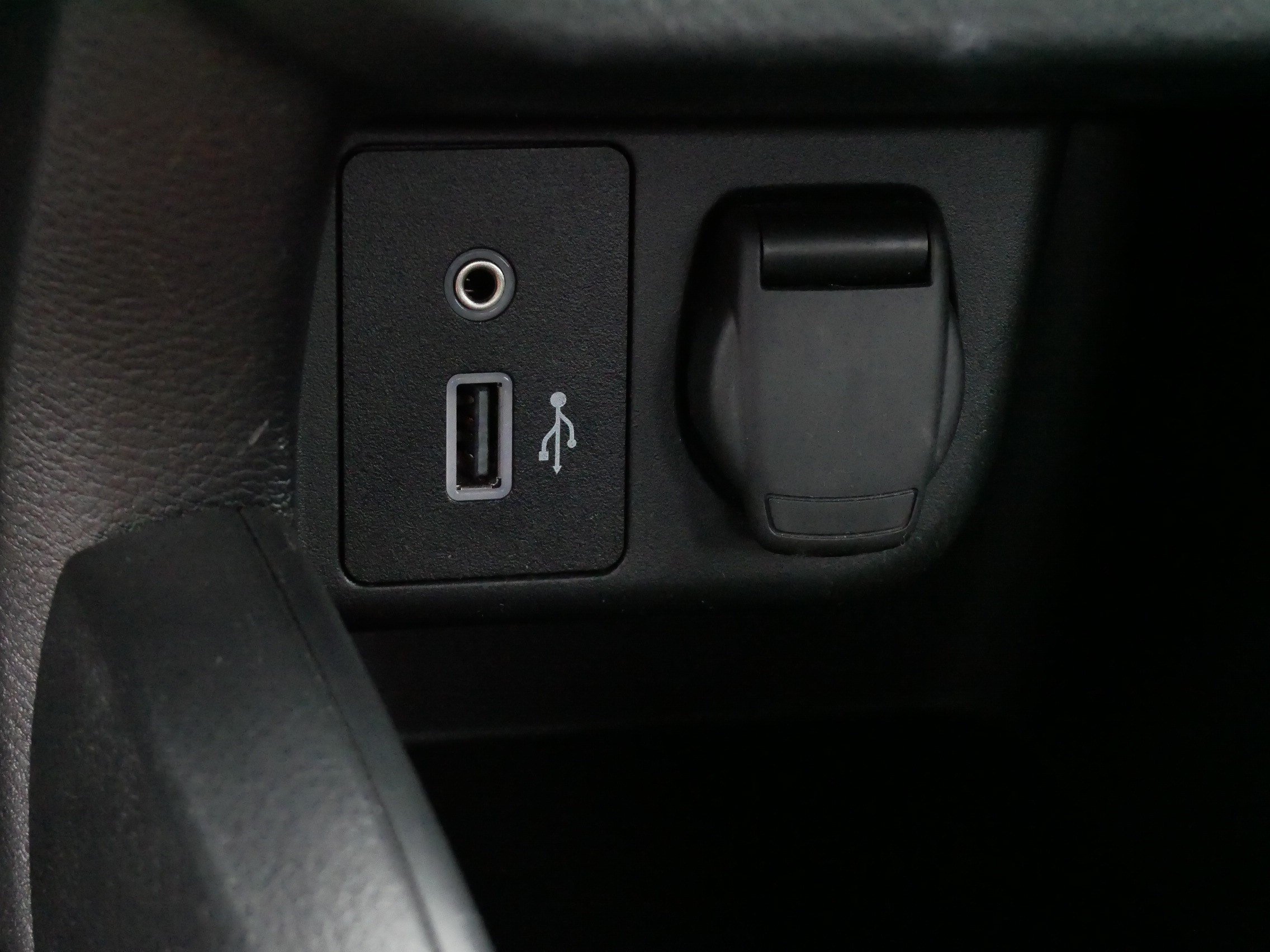 Used 2024 Nissan Versa S w/ Trunk Package FWD image 28